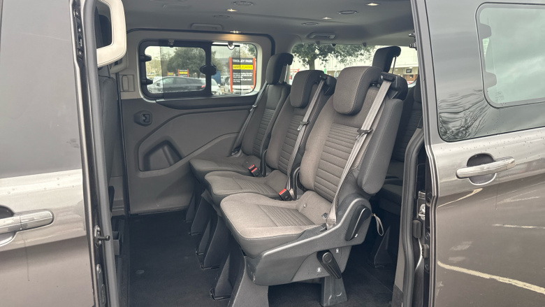 Ford Tourneo Custom Transit Custom Tourneo L2 Diesel Fwd 2.0 EcoBlue 130ps Low Roof 8 Seater Titanium